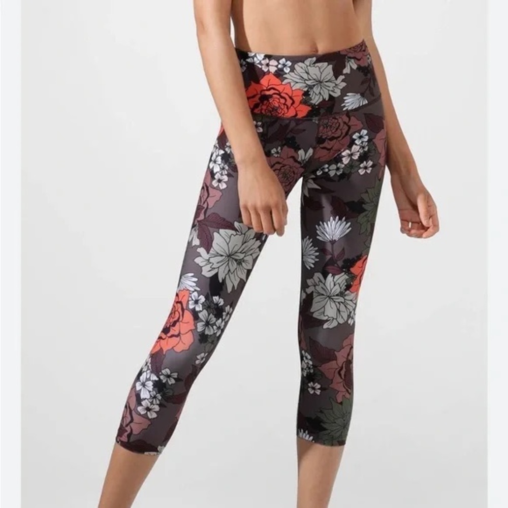 Lorna Jane Hyper Botanica 7/8 Tight
Brown Floral
Size XS